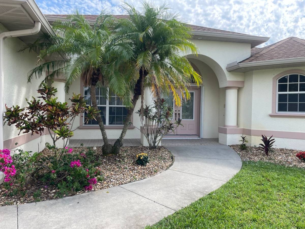 House for rent at 686 Boundary Blvd, Rotonda West, FL 33947