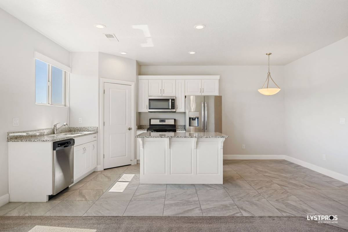 Townhouse for rent at 355 W 200 S #115, Washington, UT 84780