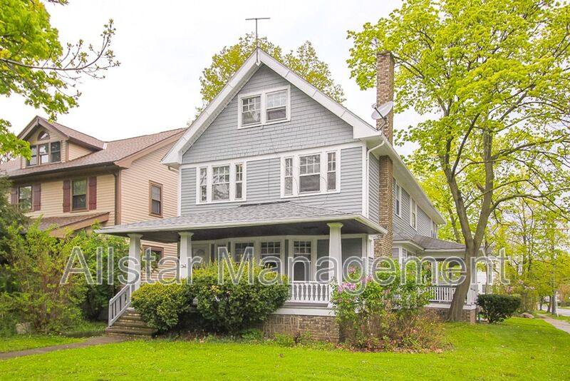 Townhouse for rent at 3065 Derbyshire Rd, Cleveland, OH 44118