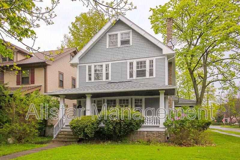 Townhouse for rent at 3065 Derbyshire Rd, Cleveland, OH 44118