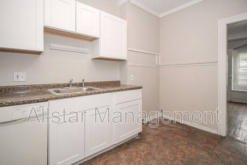 Townhouse for rent at 3065 Derbyshire Rd, Cleveland, OH 44118