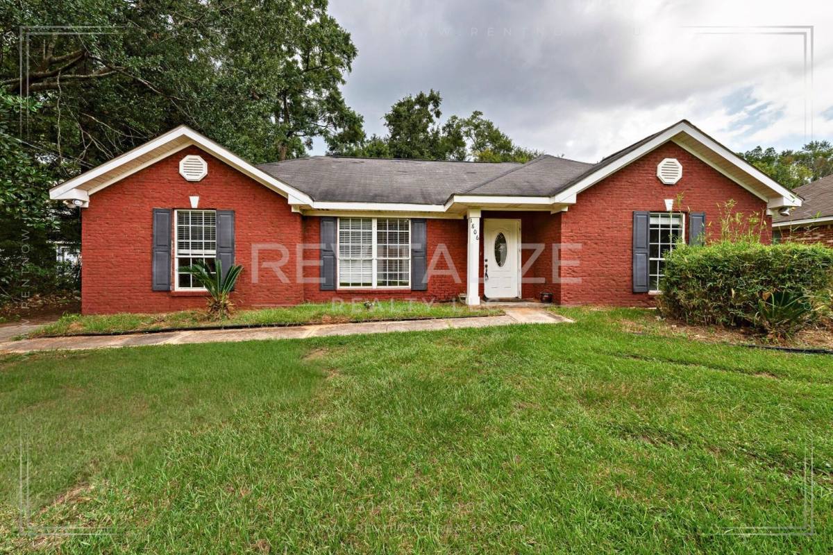House for rent at 1806 Gill Rd, Mobile, AL 36605