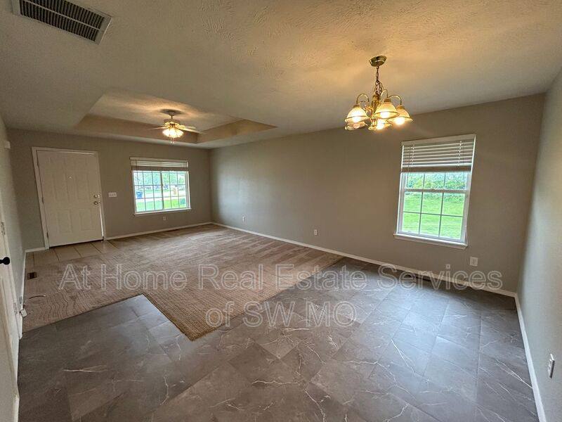 Apartment for rent at 427B Birchwood, Rogersville, MO 65742
