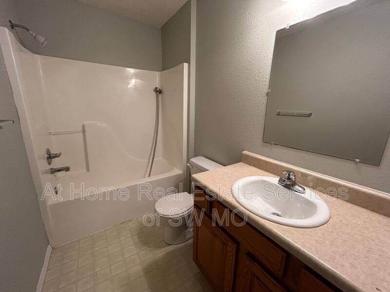 Apartment for rent at 427B Birchwood, Rogersville, MO 65742
