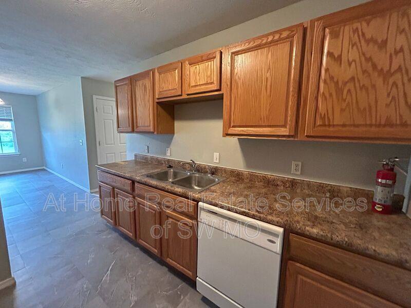 Apartment for rent at 427B Birchwood, Rogersville, MO 65742
