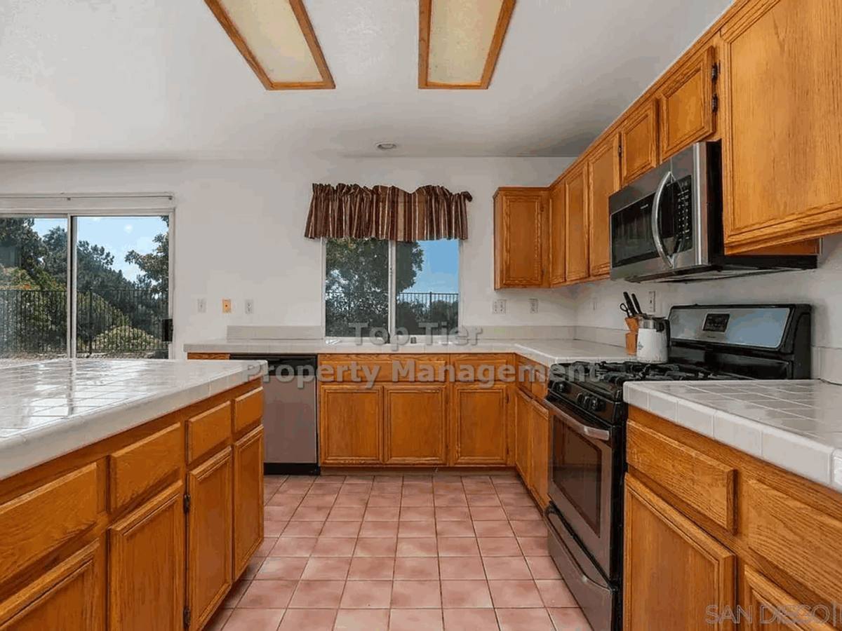 House for rent at 408 Shadow Tree Dr, Oceanside, CA 92058