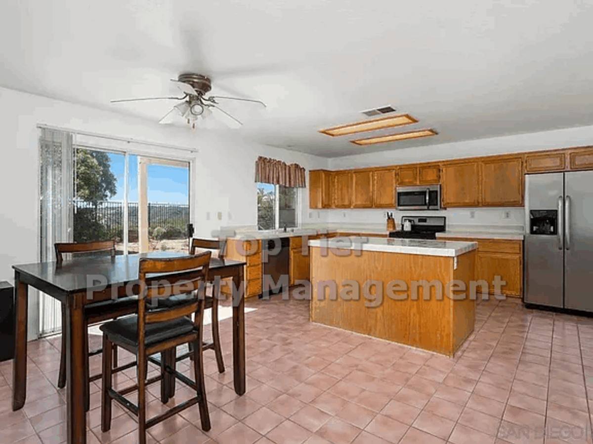 House for rent at 408 Shadow Tree Dr, Oceanside, CA 92058