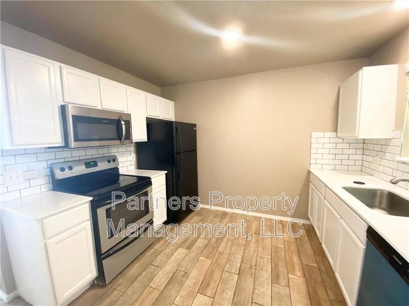 Apartment for rent at 1530 N Addington Ave, Fayetteville, AR 72703