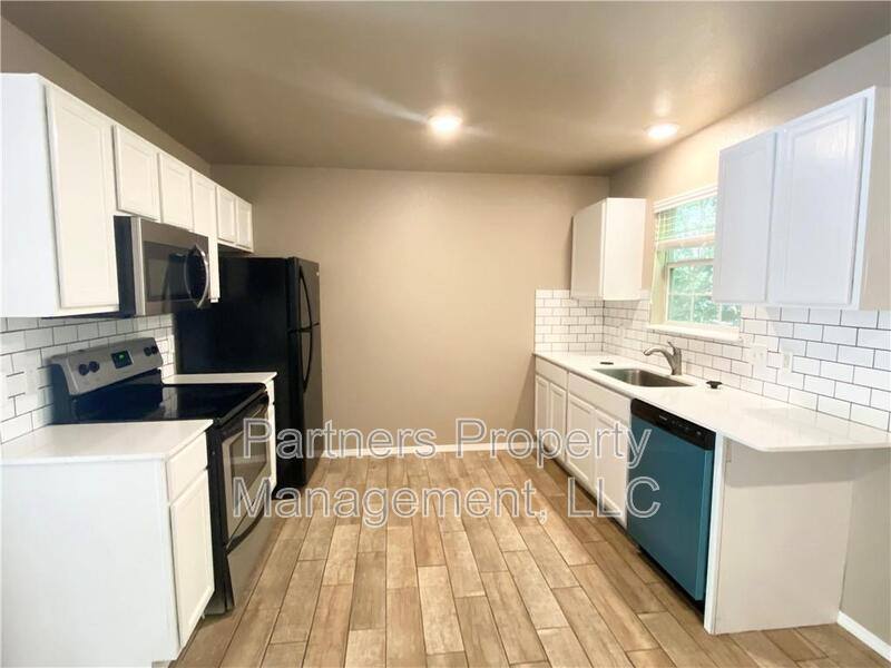 Apartment for rent at 1530 N Addington Ave, Fayetteville, AR 72703