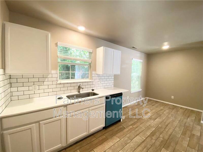 Apartment for rent at 1530 N Addington Ave, Fayetteville, AR 72703