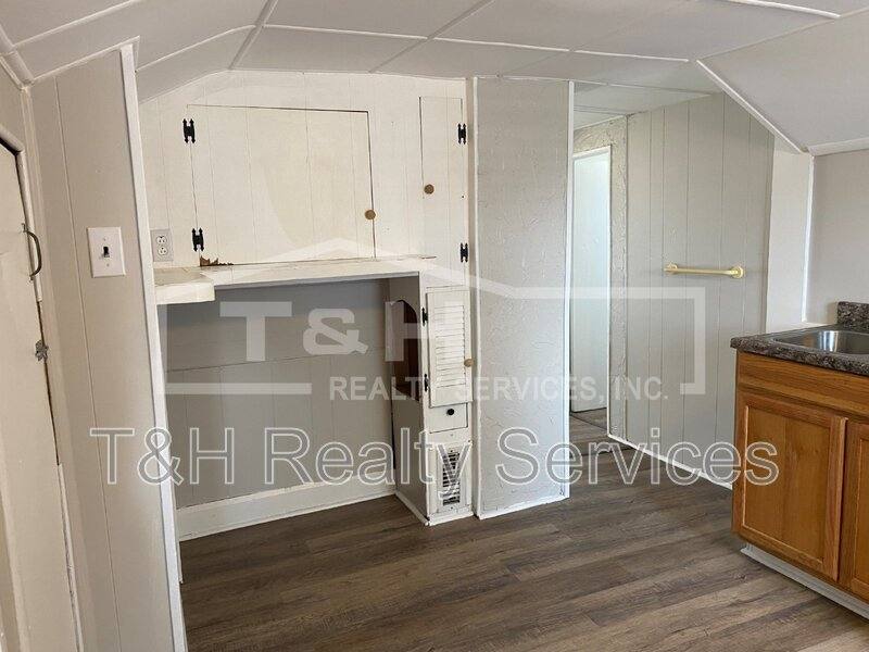 Apartment for rent at 2916 Noble St, Anderson, IN 46016
