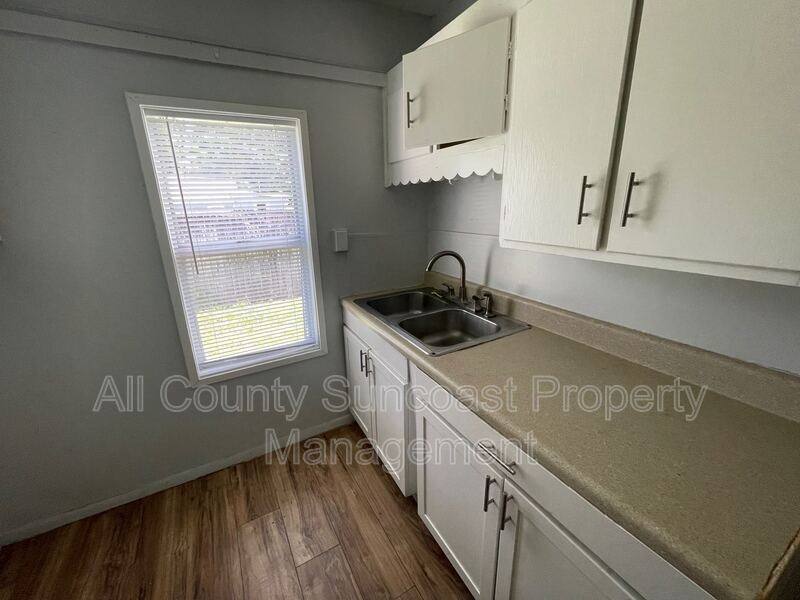 Apartment for rent at 1830 27th Ave N E, Saint Petersburg, FL 33713