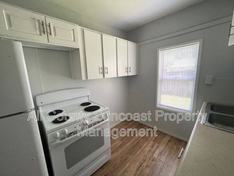 Apartment for rent at 1830 27th Ave N E, Saint Petersburg, FL 33713