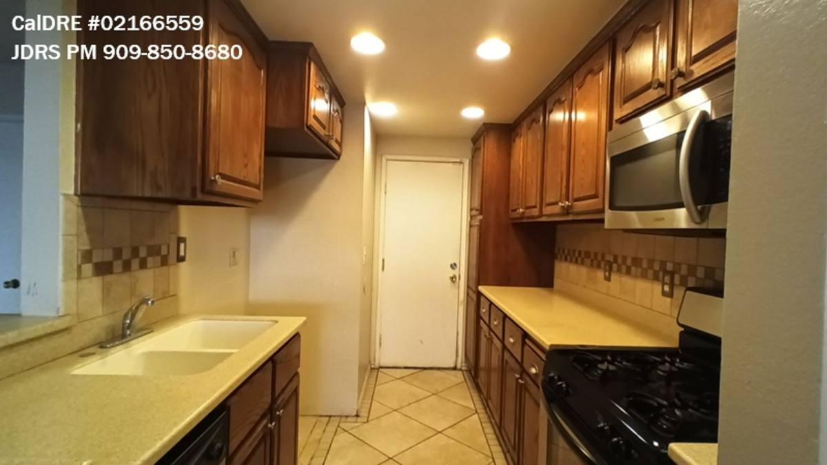 Townhouse for rent at 4859 Jackson St, Riverside, CA 92503