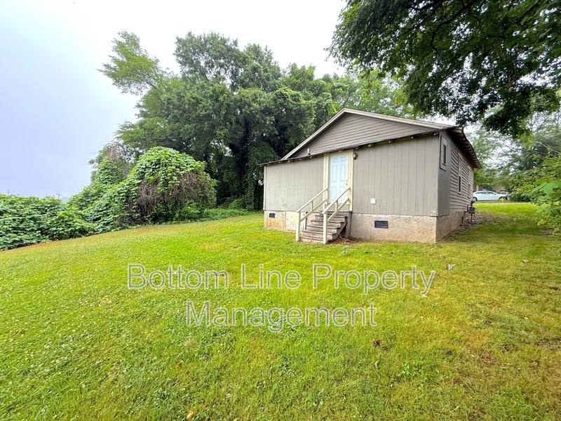 House for rent at 917 N Oakland St, Gastonia, NC 28054