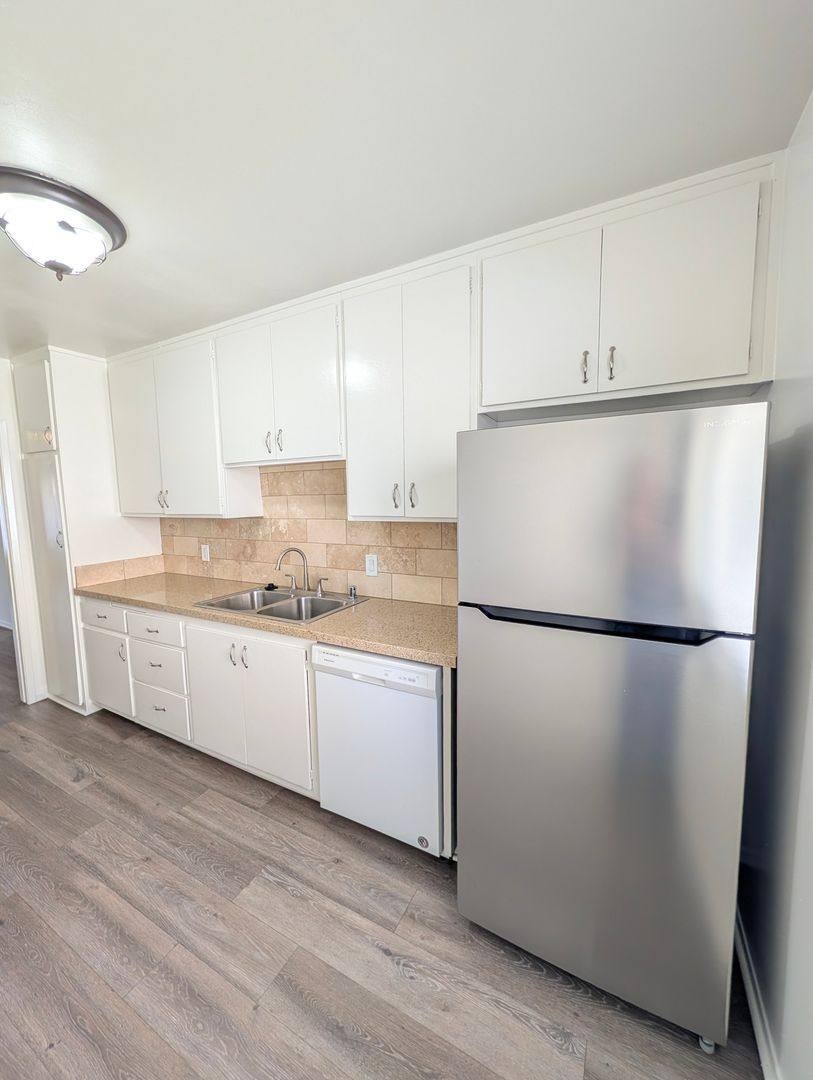 Apartment for rent at 14646 Dickens St, Sherman Oaks, CA 91403