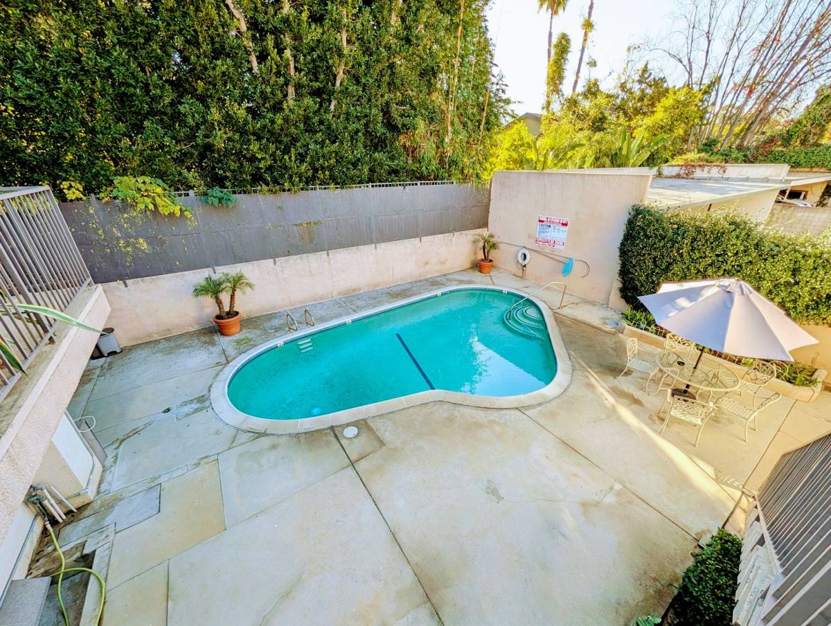 Apartment for rent at 14646 Dickens St, Sherman Oaks, CA 91403