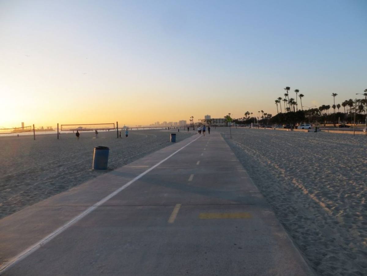 Apartment for rent at 5601 Ocean Blvd, Long Beach, CA 90803