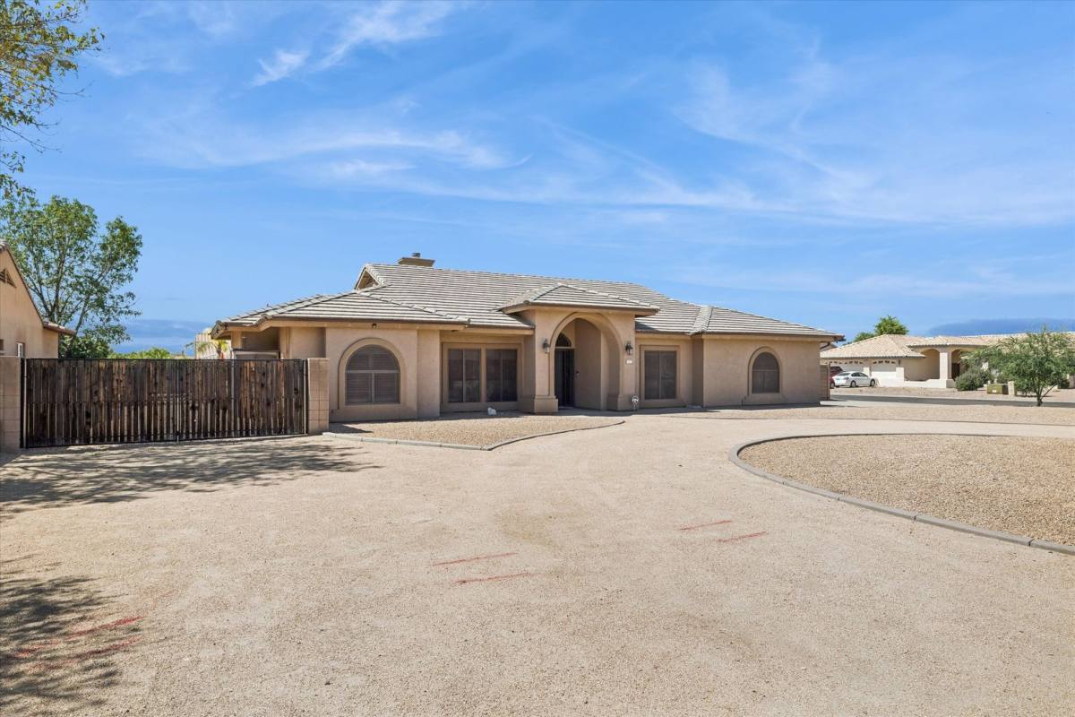 House for rent at 9033 W Patrick Lane, Peoria, AZ 85383