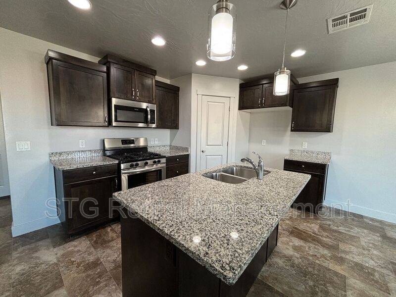 Townhouse for rent at 3102 S Relic Ridge Dr, Saint George, UT 84790