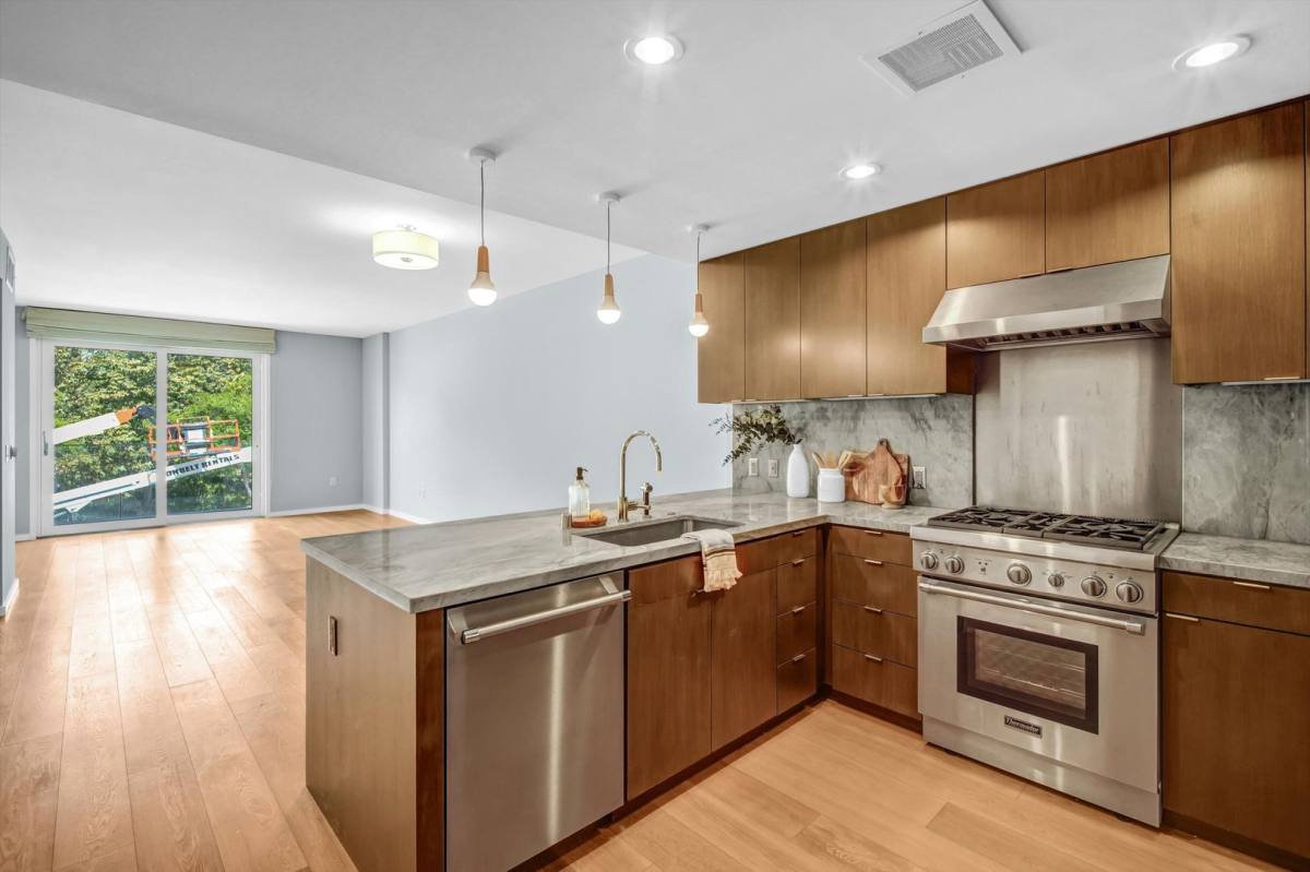 Condo for rent at 1705 Ocean Ave, Santa Monica, CA 90401