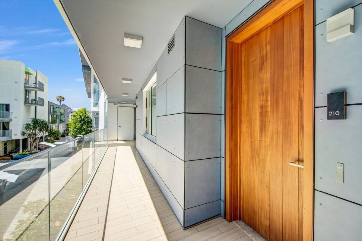 Condo for rent at 1705 Ocean Ave, Santa Monica, CA 90401