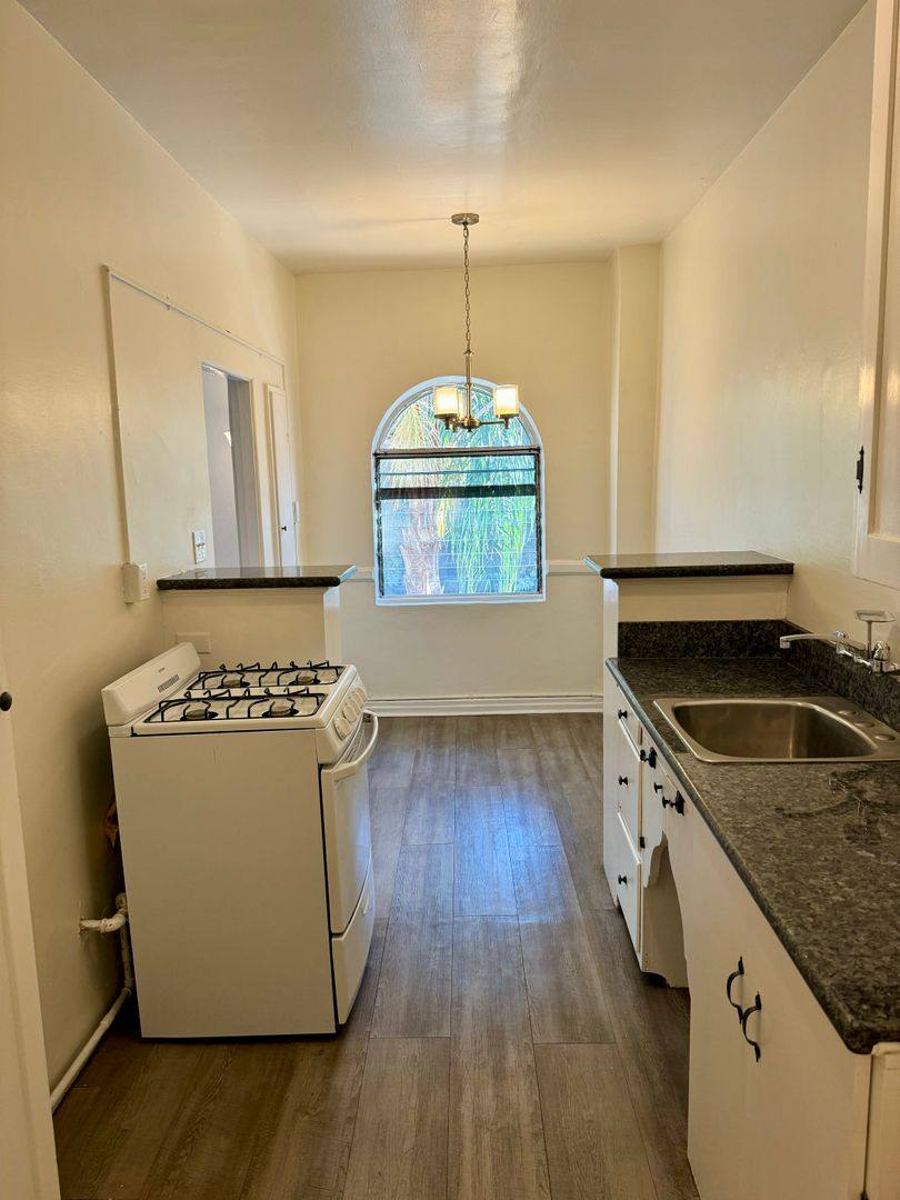 Apartment for rent at 409 W 3rd St, Long Beach, CA 90802