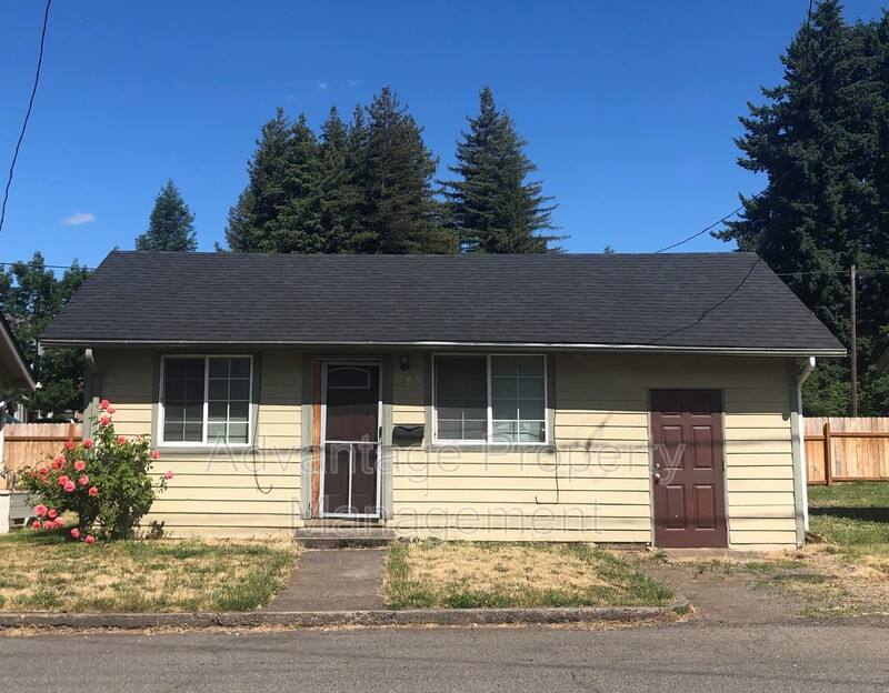 House for rent at 289 N Main St, Lebanon, OR 97355