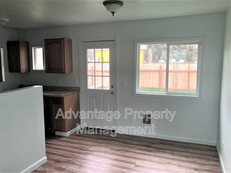 House for rent at 289 N Main St, Lebanon, OR 97355