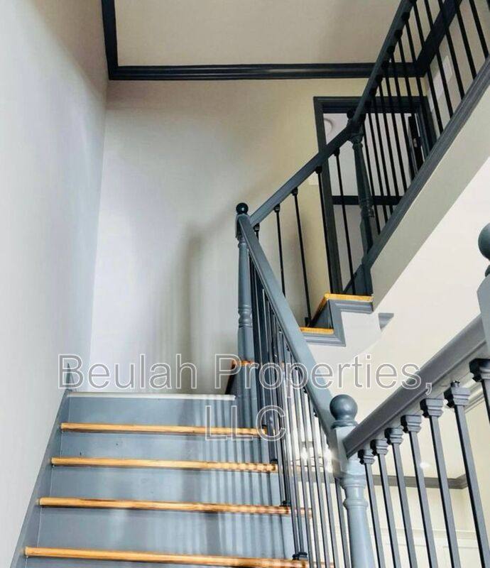 Townhouse for rent at 1921 California Ave, Saint Louis, MO 63104
