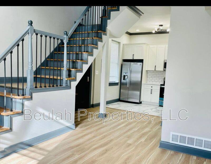 Townhouse for rent at 1921 California Ave, Saint Louis, MO 63104