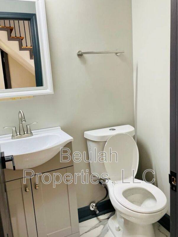 Townhouse for rent at 1921 California Ave, Saint Louis, MO 63104