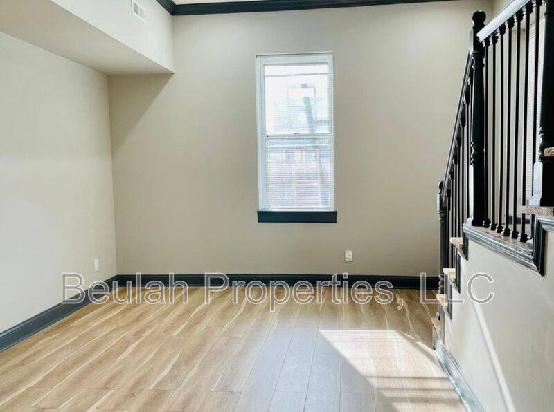 Townhouse for rent at 1921 California Ave, Saint Louis, MO 63104