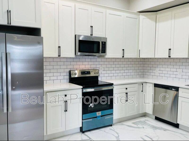 Townhouse for rent at 1921 California Ave, Saint Louis, MO 63104