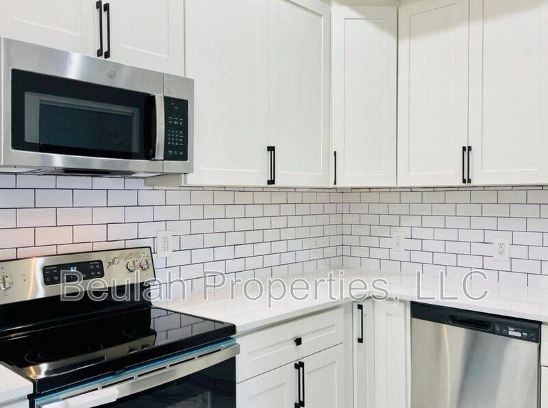 Townhouse for rent at 1921 California Ave, Saint Louis, MO 63104