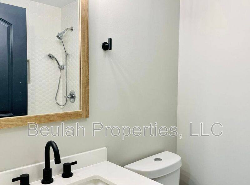 Townhouse for rent at 1921 California Ave, Saint Louis, MO 63104
