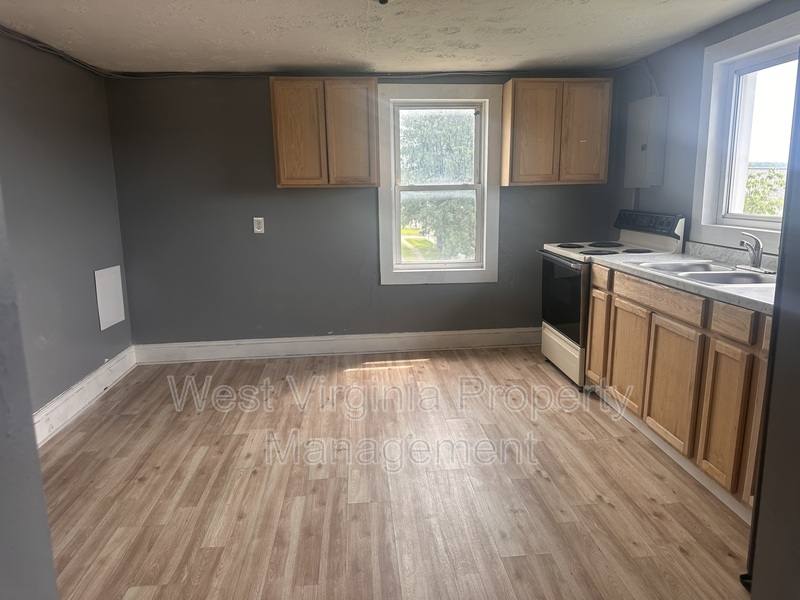 Apartment for rent at 304 N 3rd St, Princeton, WV 24740