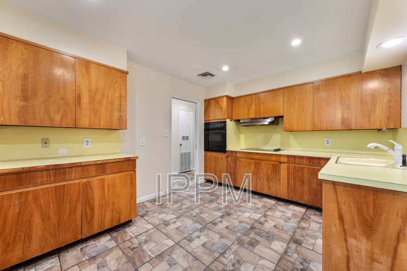House for rent at 914 E Carrol, Harlingen, TX 78550