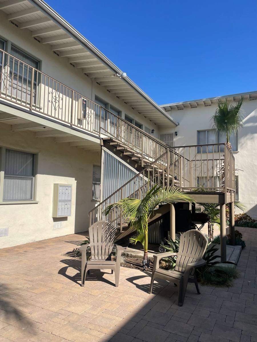 Apartment for rent at 3811 W 54th St, Los Angeles, CA 90043