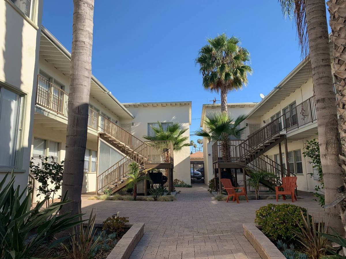 Apartment for rent at 3811 W 54th St, Los Angeles, CA 90043