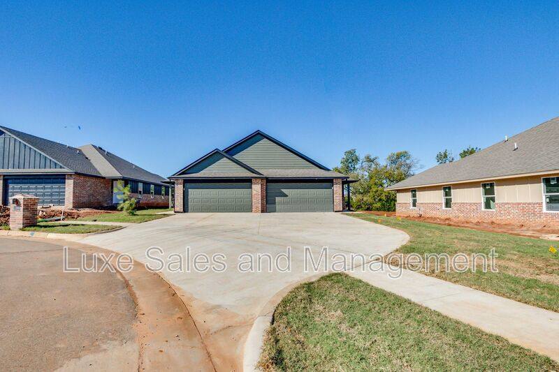 House for rent at 11505 Mackenzie Way, Yukon, OK 73099