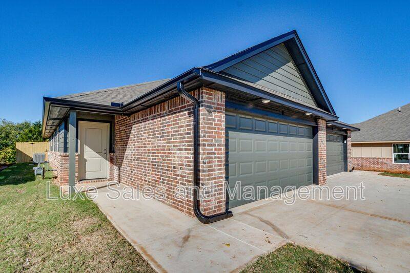 House for rent at 11505 Mackenzie Way, Yukon, OK 73099