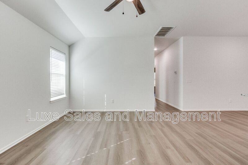 House for rent at 11505 Mackenzie Way, Yukon, OK 73099