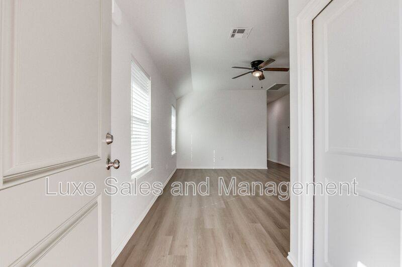House for rent at 11505 Mackenzie Way, Yukon, OK 73099