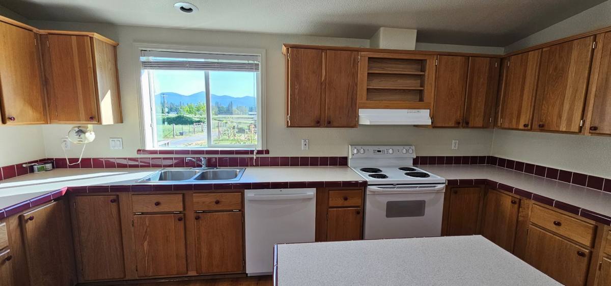 House for rent at 3312 Upper River Rd, Grants Pass, OR 97526