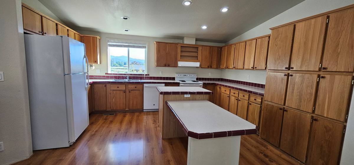 House for rent at 3312 Upper River Rd, Grants Pass, OR 97526