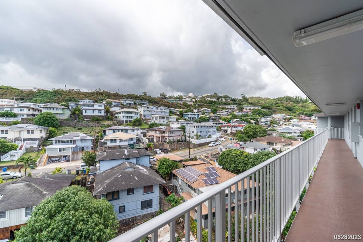 Apartment for rent at 2001 Aupuni St, Honolulu, HI 96817