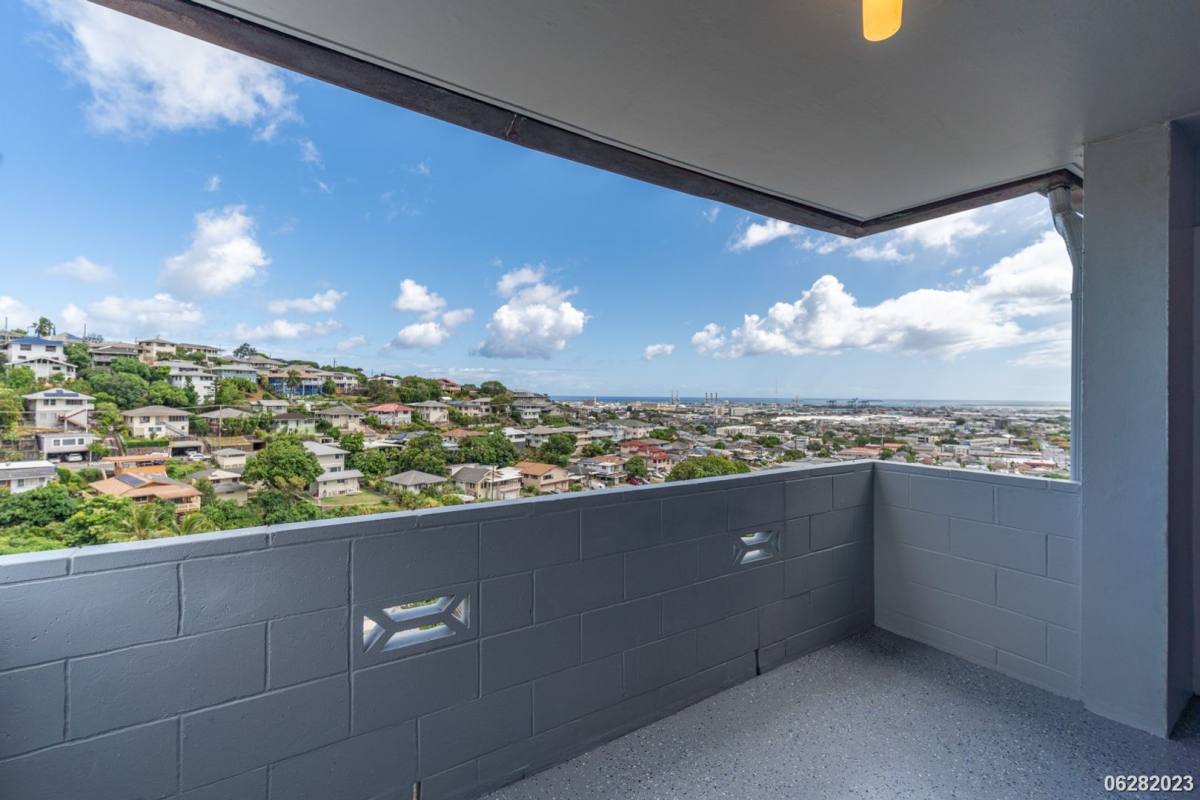 Apartment for rent at 2001 Aupuni St, Honolulu, HI 96817