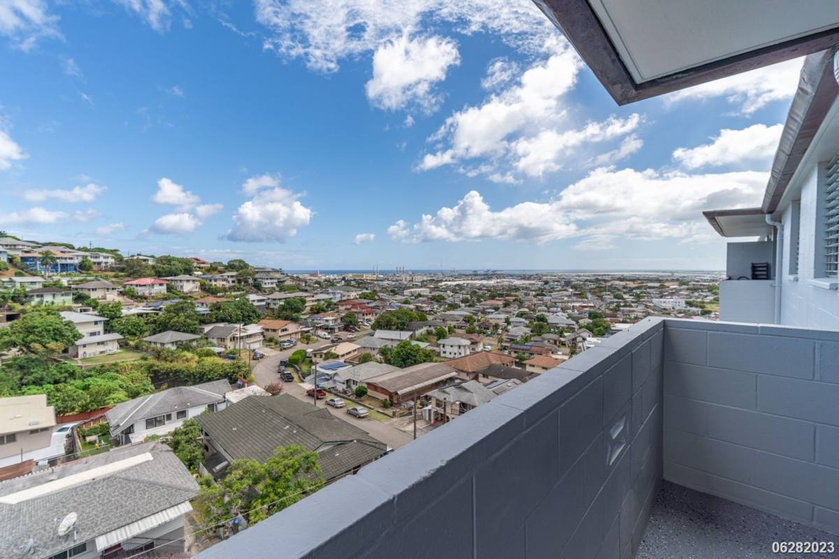 Apartment for rent at 2001 Aupuni St, Honolulu, HI 96817