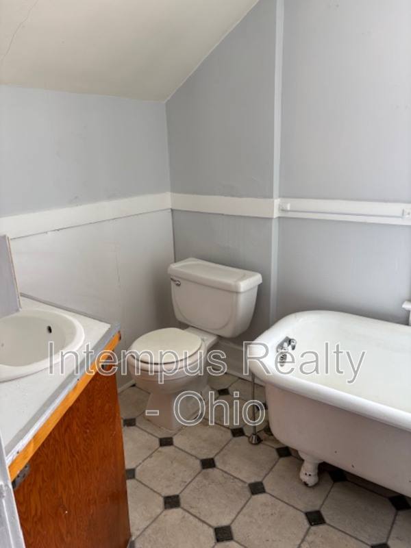 House for rent at 437 Nevada Ave NW, Warren, OH 44485